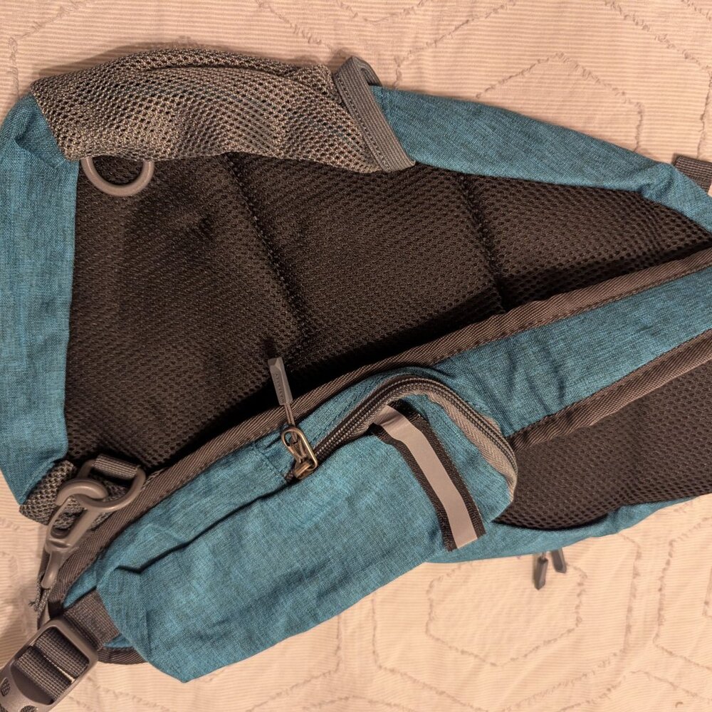 NEW Waterfly crossbody sling, 4 compartments, Sporty Travel, Hiking, Chest Bag - Picture 5 of 6
